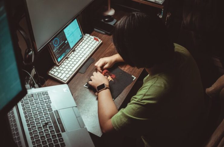how-to-protect-your-health-while-spending-long-hours-in-front-of-a-computer-screen